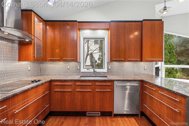 2110 Callie Drive, Commerce Charter Township, MI 48390