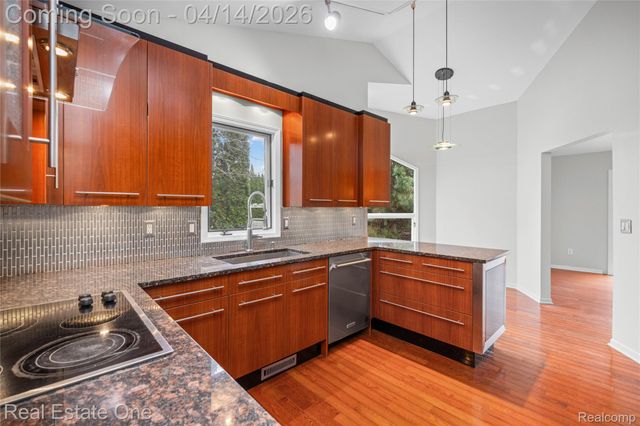 2110 Callie Drive, Commerce Charter Township, MI 48390