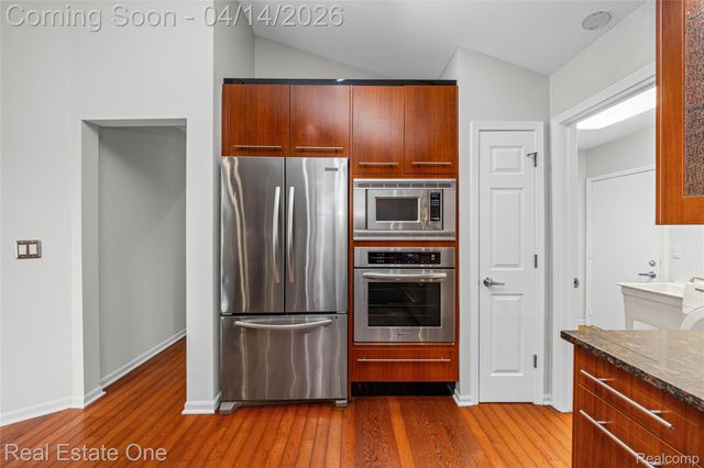 2110 Callie Drive, Commerce Charter Township, MI 48390