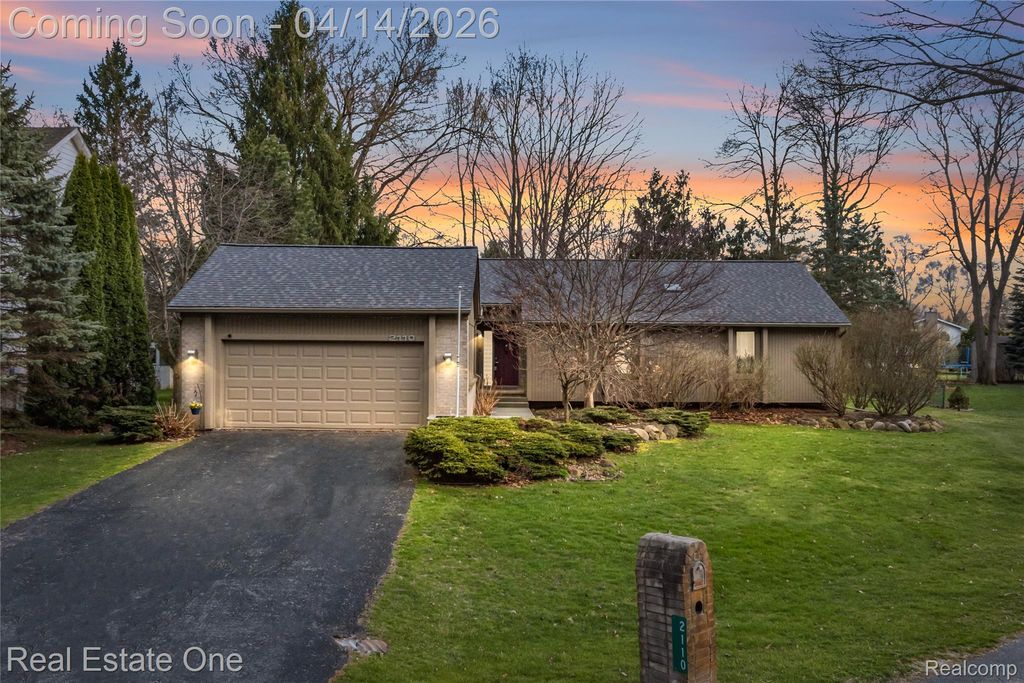 2110 Callie Drive, Commerce Charter Township, MI 48390