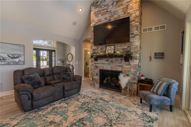 114 Goose Court, Altamont, MO 64620