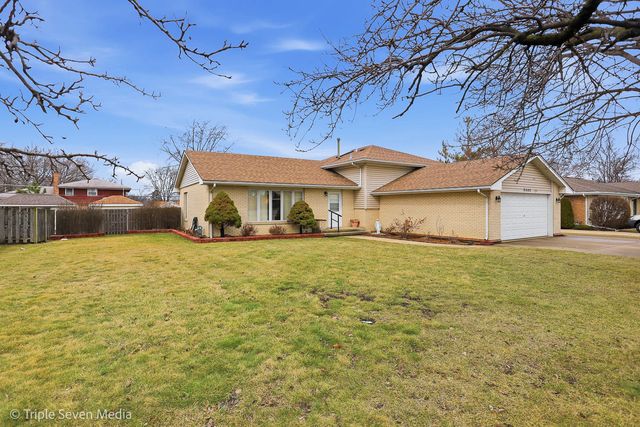 8640 Narragansett Avenue, Burbank, IL 60459