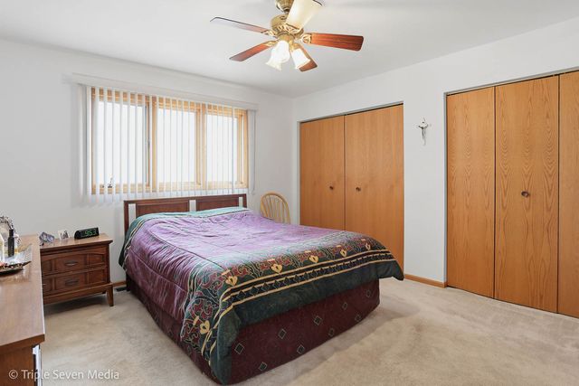 8640 Narragansett Avenue, Burbank, IL 60459