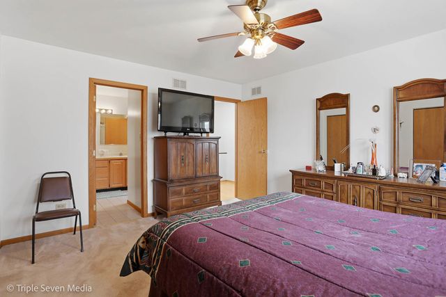 8640 Narragansett Avenue, Burbank, IL 60459