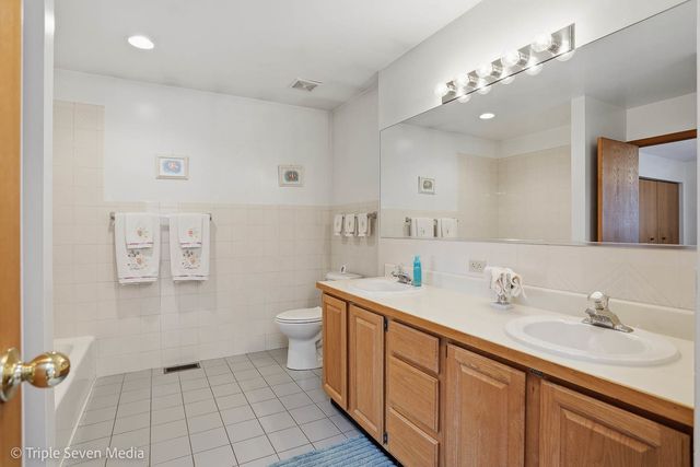 8640 Narragansett Avenue, Burbank, IL 60459