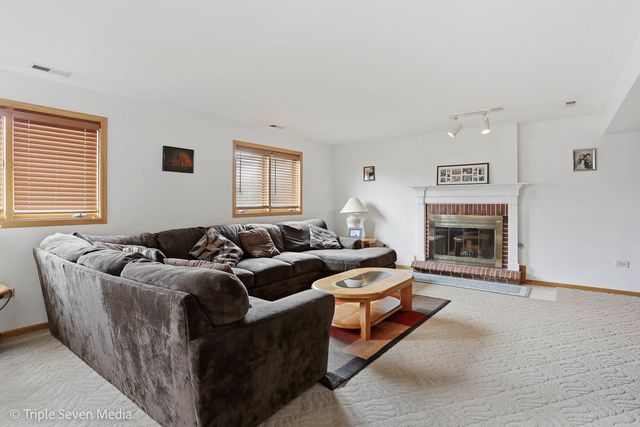 8640 Narragansett Avenue, Burbank, IL 60459