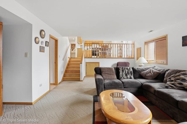 8640 Narragansett Avenue, Burbank, IL 60459