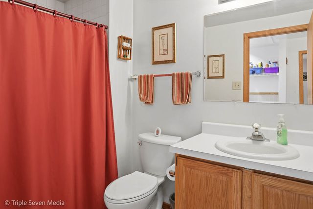 8640 Narragansett Avenue, Burbank, IL 60459