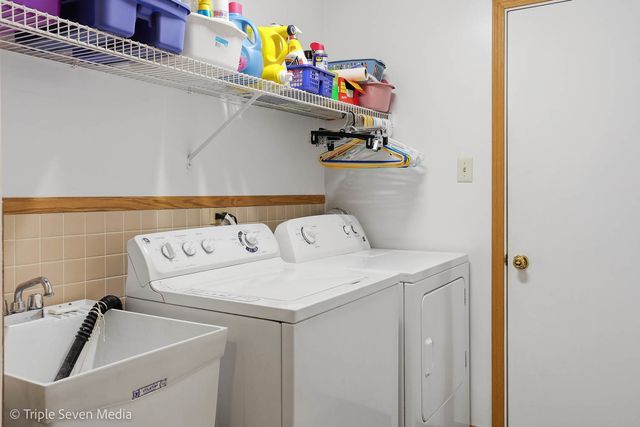 8640 Narragansett Avenue, Burbank, IL 60459