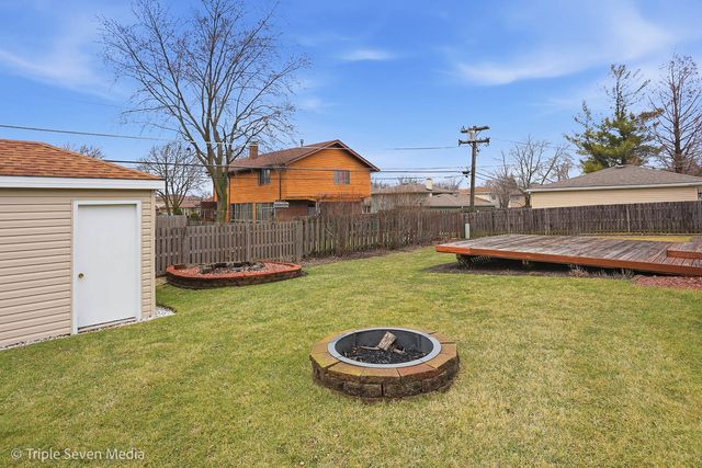 8640 Narragansett Avenue, Burbank, IL 60459