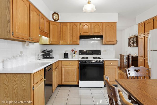 8640 Narragansett Avenue, Burbank, IL 60459