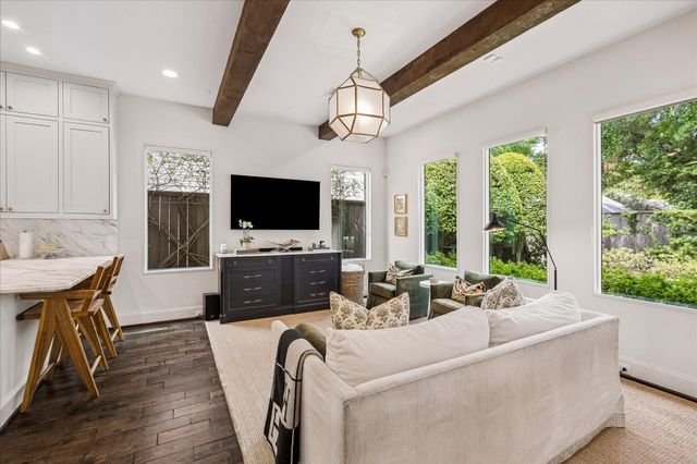 104 Moss Street, Houston, TX 77009