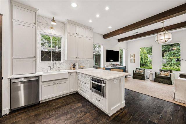 104 Moss Street, Houston, TX 77009