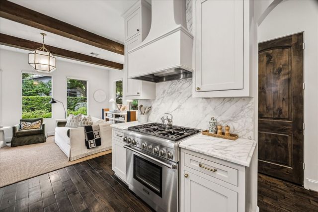 104 Moss Street, Houston, TX 77009