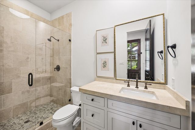 104 Moss Street, Houston, TX 77009