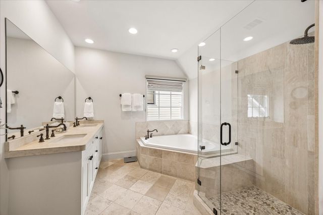 104 Moss Street, Houston, TX 77009
