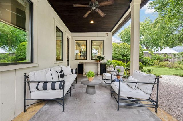 104 Moss Street, Houston, TX 77009