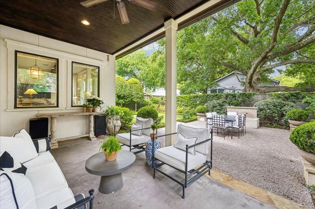 104 Moss Street, Houston, TX 77009