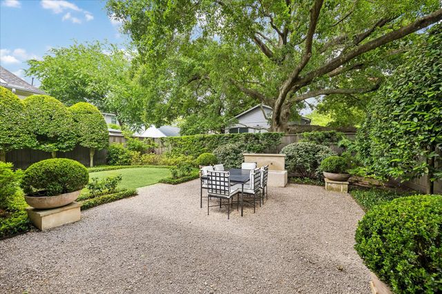 104 Moss Street, Houston, TX 77009