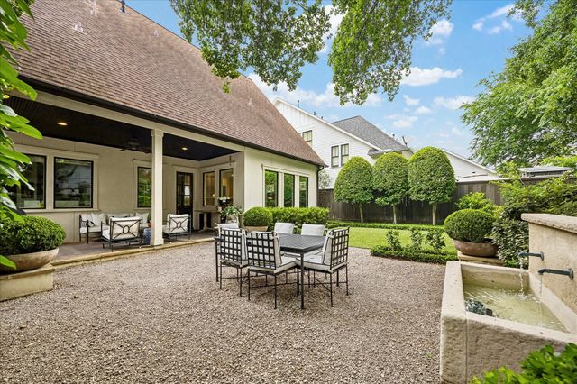104 Moss Street, Houston, TX 77009