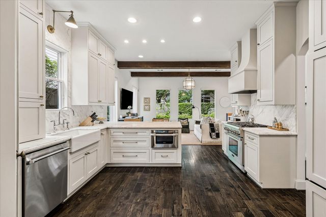 104 Moss Street, Houston, TX 77009