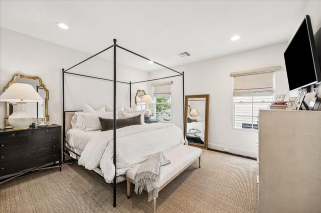 104 Moss Street, Houston, TX 77009