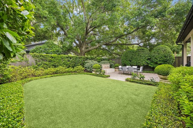 104 Moss Street, Houston, TX 77009