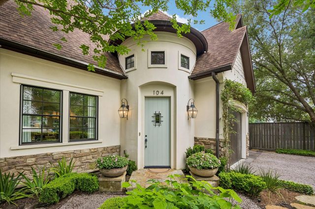 104 Moss Street, Houston, TX 77009