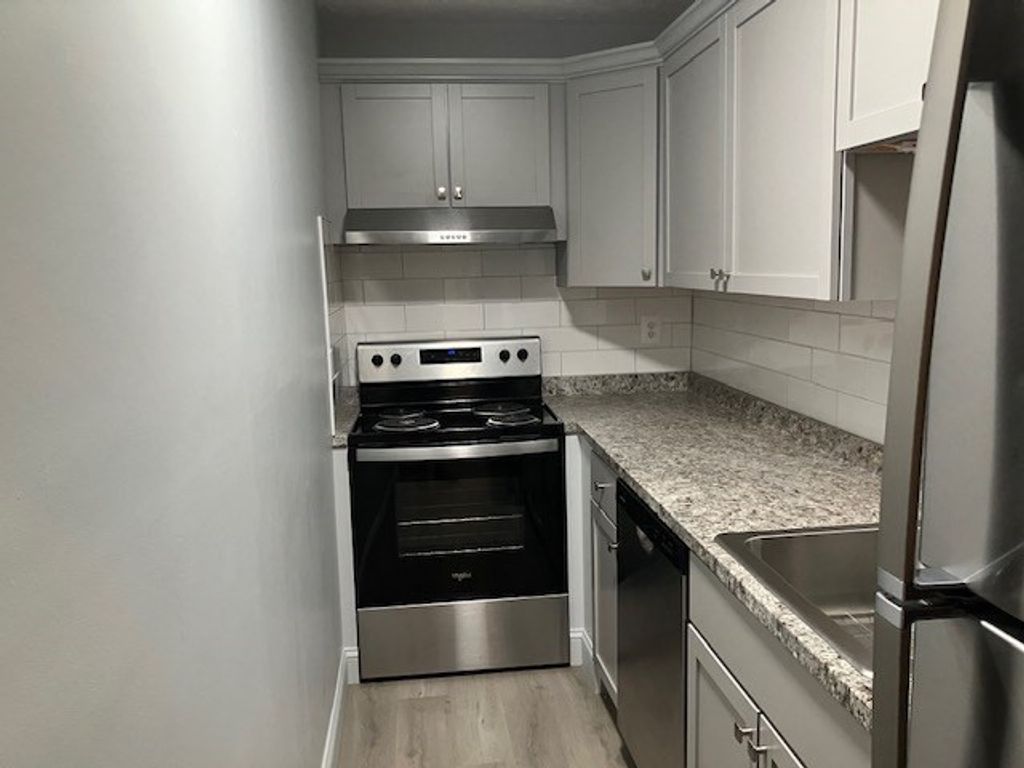 1000 Lexington St 44, Waltham, MA 02452