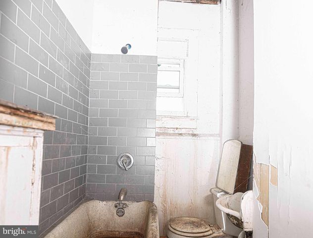 2331 E FEDERAL ST, Baltimore, MD 21213