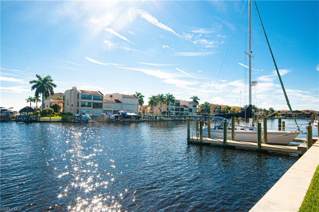 Image 13 of property listing at 4001 19th PL 2, Cape Coral, FL 33904