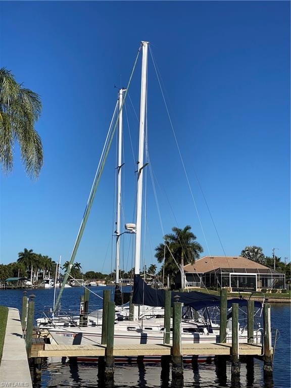 Image 19 of property listing at 4001 19th PL 2, Cape Coral, FL 33904