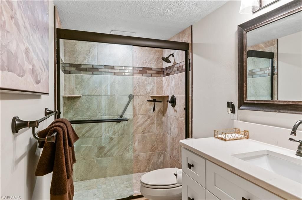 Image 20 of property listing at 4001 19th PL 2, Cape Coral, FL 33904