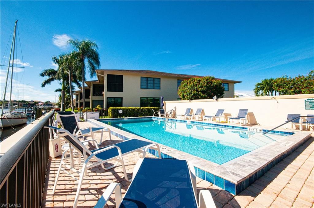 Image 23 of property listing at 4001 19th PL 2, Cape Coral, FL 33904