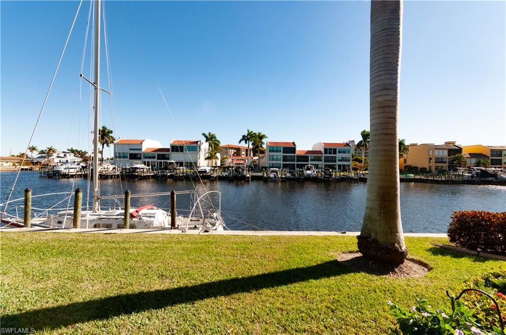 Image 26 of property listing at 4001 19th PL 2, Cape Coral, FL 33904