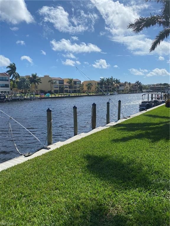 Image 31 of property listing at 4001 19th PL 2, Cape Coral, FL 33904