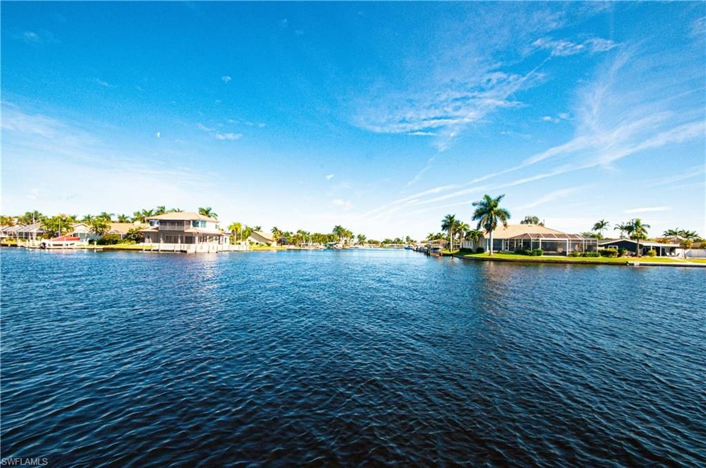 Image 33 of property listing at 4001 19th PL 2, Cape Coral, FL 33904