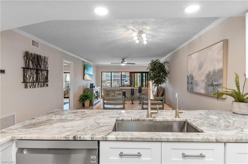 Image 38 of property listing at 4001 19th PL 2, Cape Coral, FL 33904