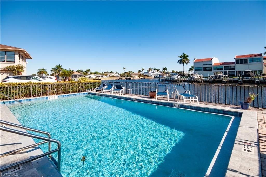 Image 4 of property listing at 4001 19th PL 2, Cape Coral, FL 33904