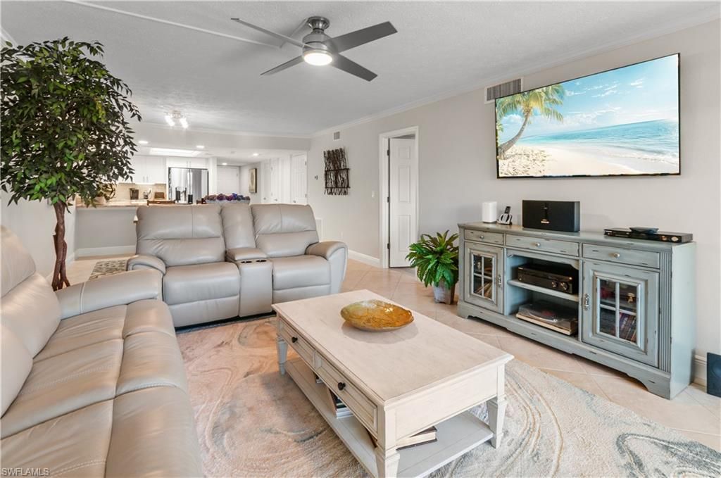 Image 41 of property listing at 4001 19th PL 2, Cape Coral, FL 33904