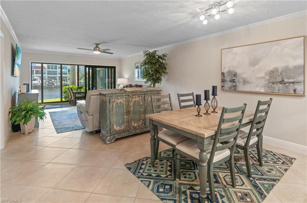 Image 43 of property listing at 4001 19th PL 2, Cape Coral, FL 33904