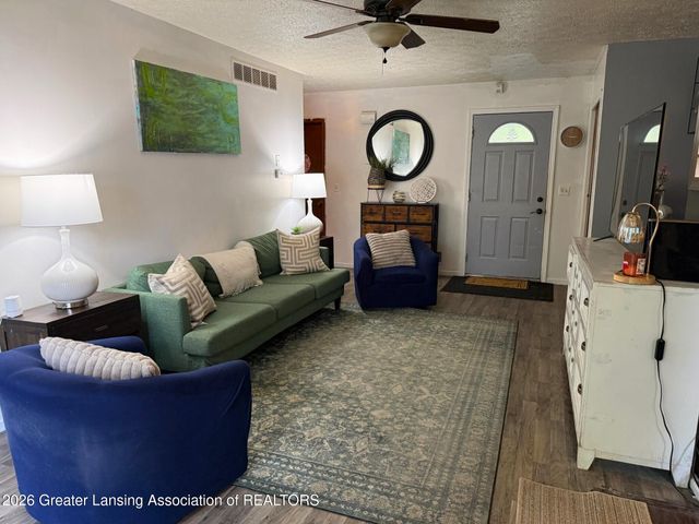 1638 Berkley Drive, Holt, MI 48842