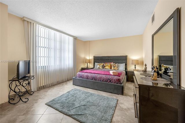 3725 S Ocean Dr 1015, Hollywood, FL 33019