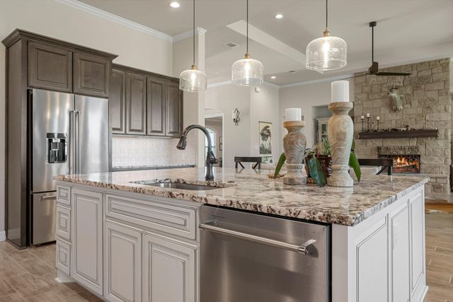 105 Clear Springs CT, Marble Falls, TX 78654