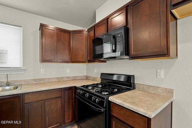 14224 Star Cactus Avenue, Horizon City, TX 79928