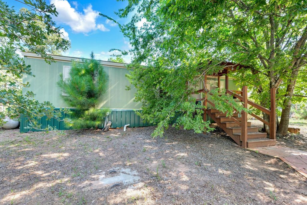 142 Forest LN, Bastrop, TX 78602