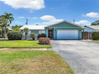 1268 Lake Shore DR, Naples, FL 34103