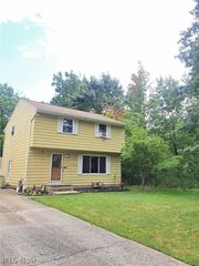 24150 Glenbrook Boulevard, Euclid, OH 44117