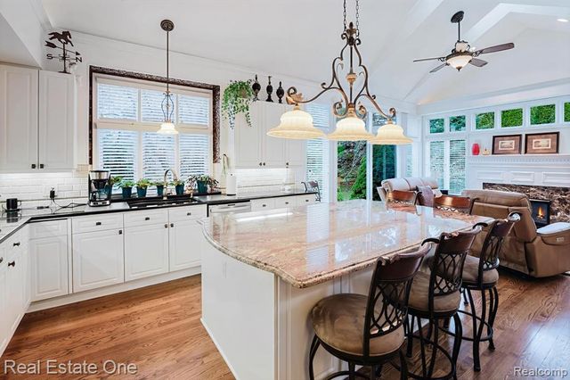 1859 Haverhill Drive, Rochester Hills, MI 48306