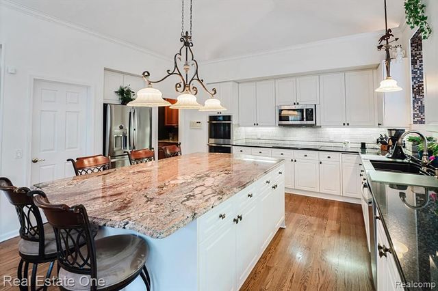 1859 Haverhill Drive, Rochester Hills, MI 48306